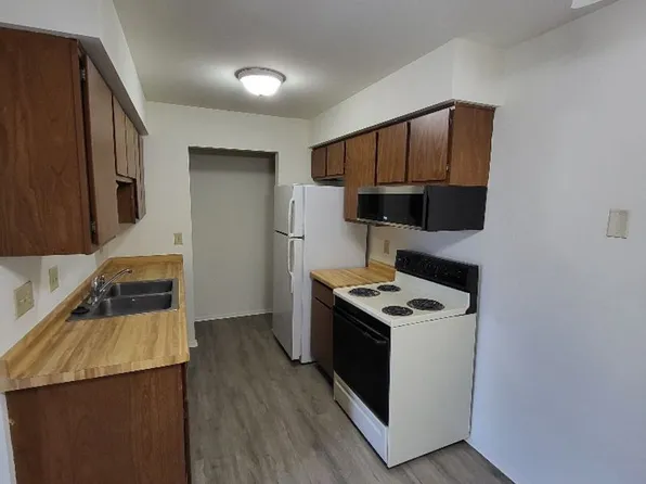 1323 Meadowcreek Dr., 1323 Meadowcreek Dr APT 101, Pewaukee, WI 53072