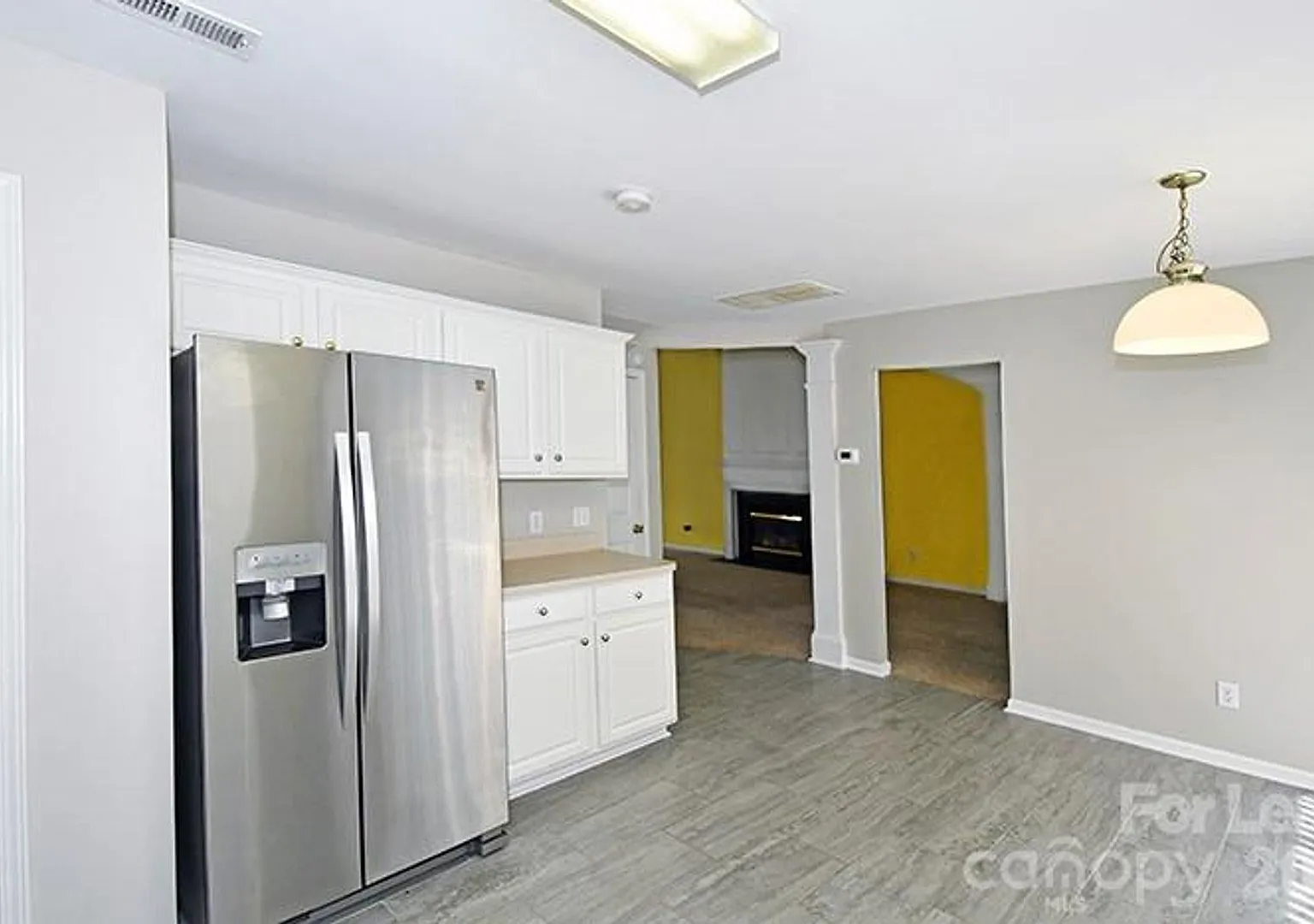 8715 Challenger Drive — Photo 4