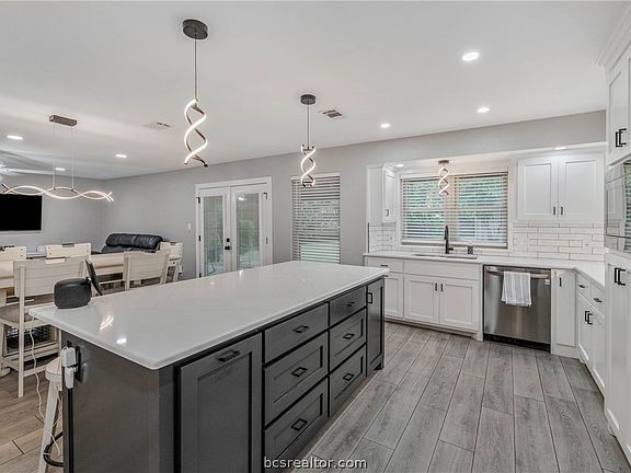 2nd image of 2106 Murray Ave