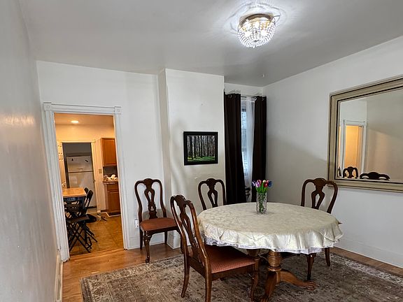 4th image of 202 E 18th St
