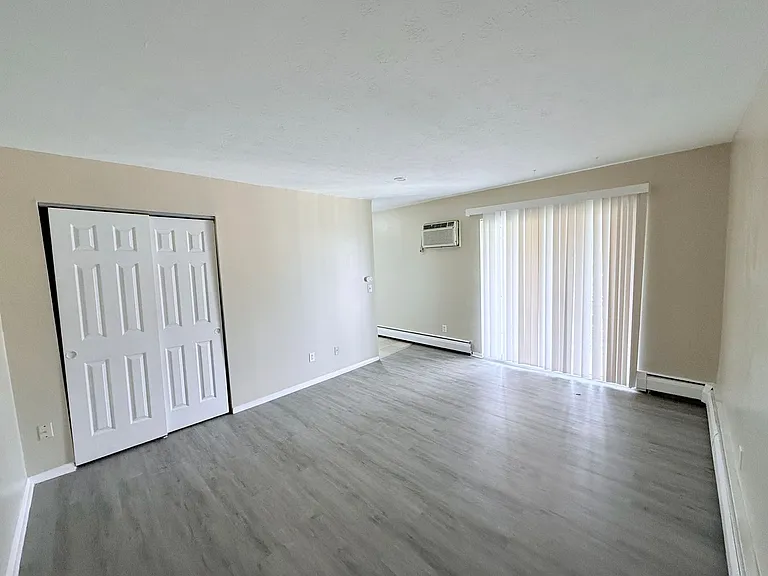 2459 Montana Ave — Photo 3