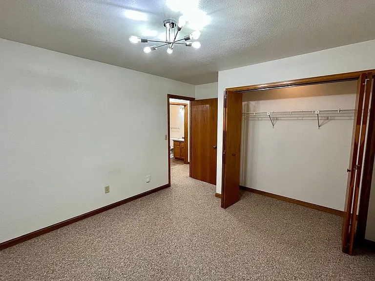 1216 N Point Dr — Photo 24