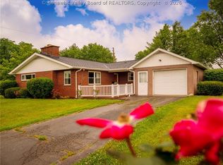 417 Sunnybrook Dr, Hurricane, WV 25526