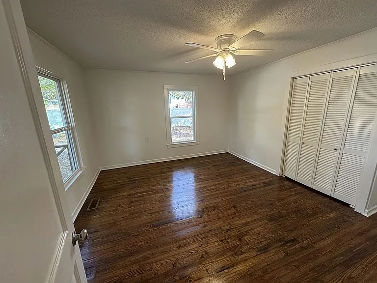 124 Hedge St — Photo 8