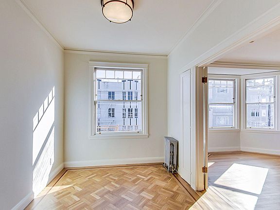 5th image of 3101 Scott St APT 306