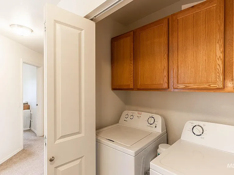 606 606/608 N Mountain View Rd — Photo 16