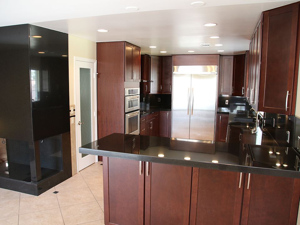 1st image of 3038 Woods Dr