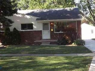 24007 Harvard Shore Dr, Saint Clair Shores, MI 48082