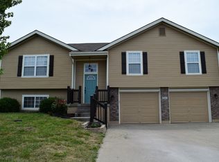 711 SW Orchard Ct, Grain Valley, MO 64029