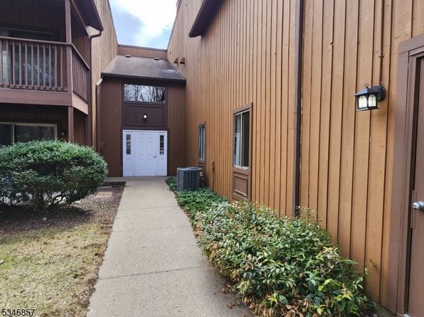 135 Drake Ln, Roxbury Twp., NJ 07852
