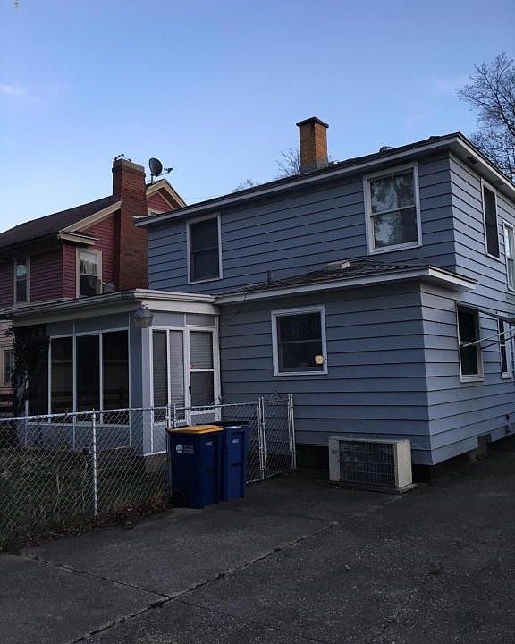 2nd image of 735 Ardmore St SE