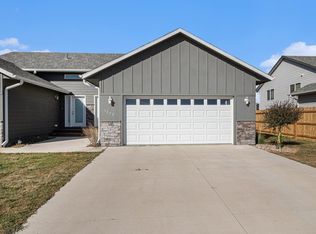 1604 E 69th St N, Sioux Falls, SD 57104