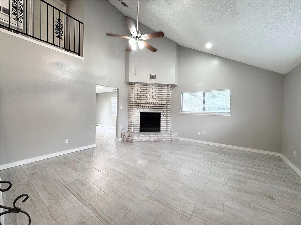 9414 Crystal Cove Cir