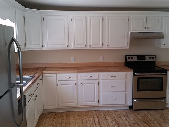 4th image of 907 Amelia Dr
