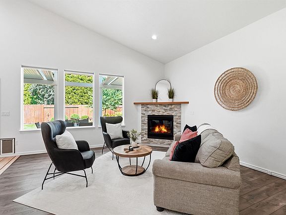 5th image of 2464 E Lenox Ct