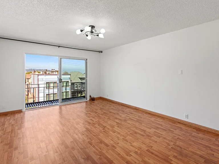 230 12th Ave #389R — Photo 2