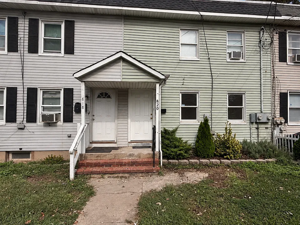 820 E Hazelwood Ave #1