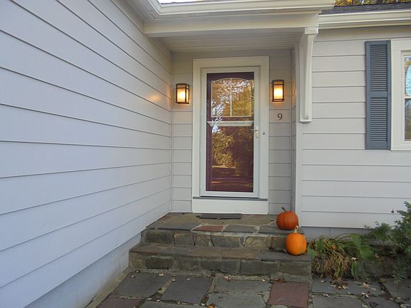 3rd image of 9 Hughes Ct
