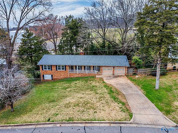 4th image of 2515 Gladstone Dr NE