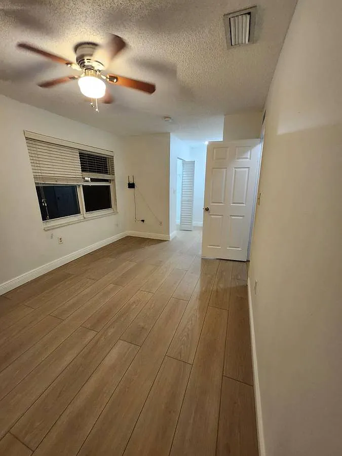 11879 SW 208th Ter — Photo 4