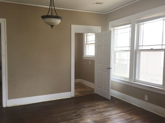 3rd image of 1618 W Maine St