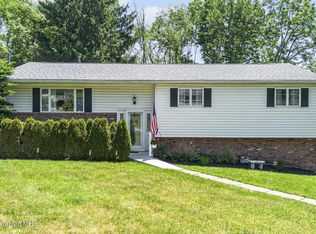 615 Timber Ln, Clarks Summit, PA 18411