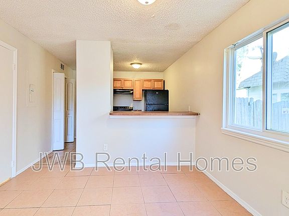 4th image of 2024 Bay Rd