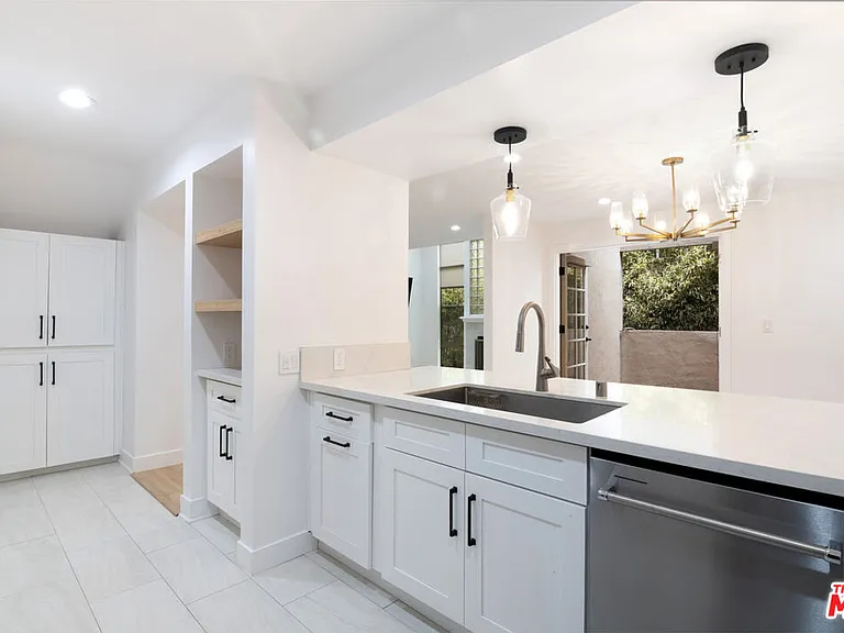 824 Westmount Dr #2 — Photo 9