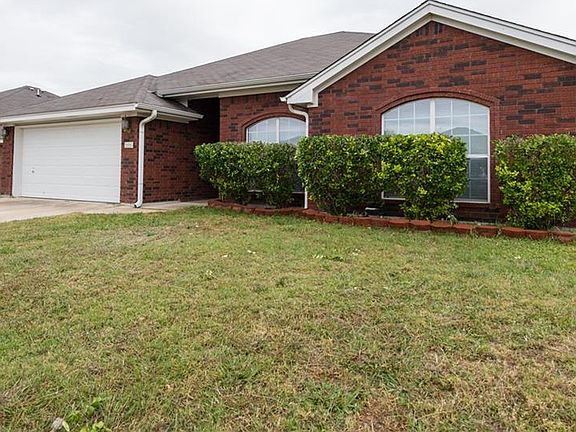 3rd image of 2906 Wisteria Ln