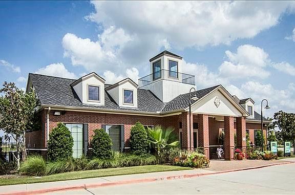 3rd image of 8239 Oxbow Manor Ln