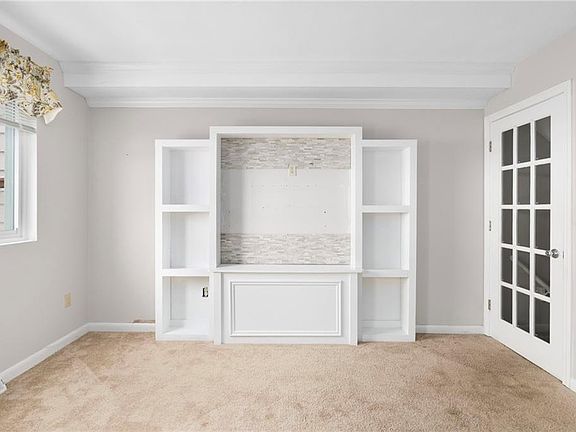 5th image of 4158 Post Rd #9