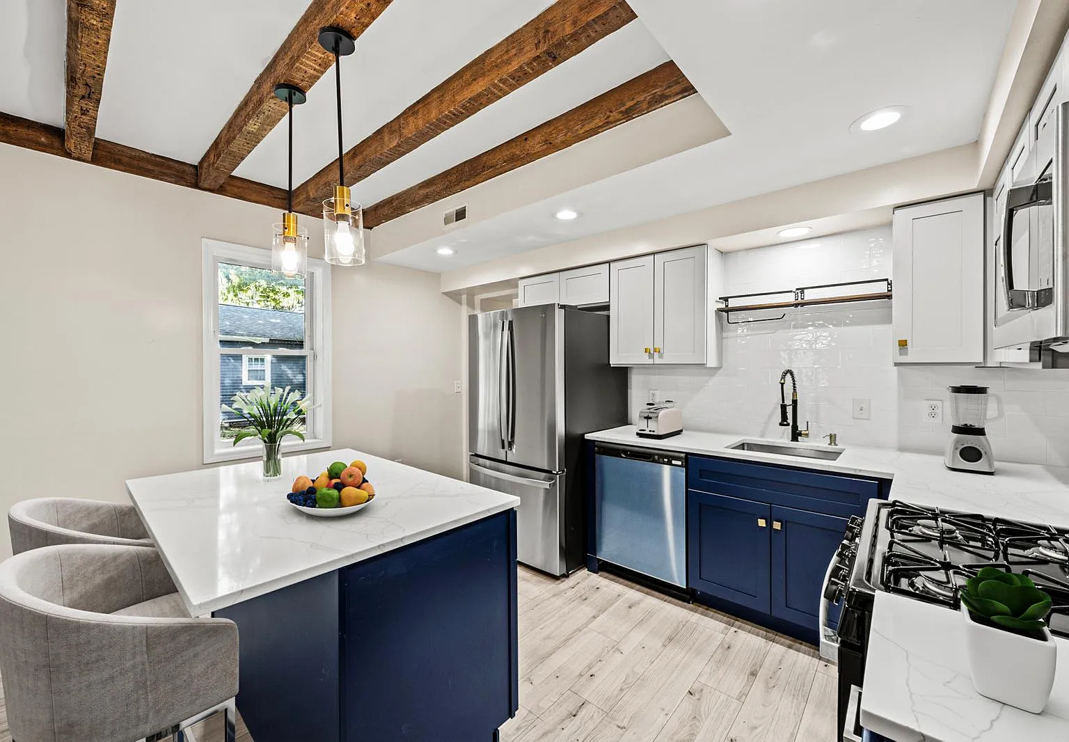 3 bed, 1500 sqft, $3,800 — Photo 1