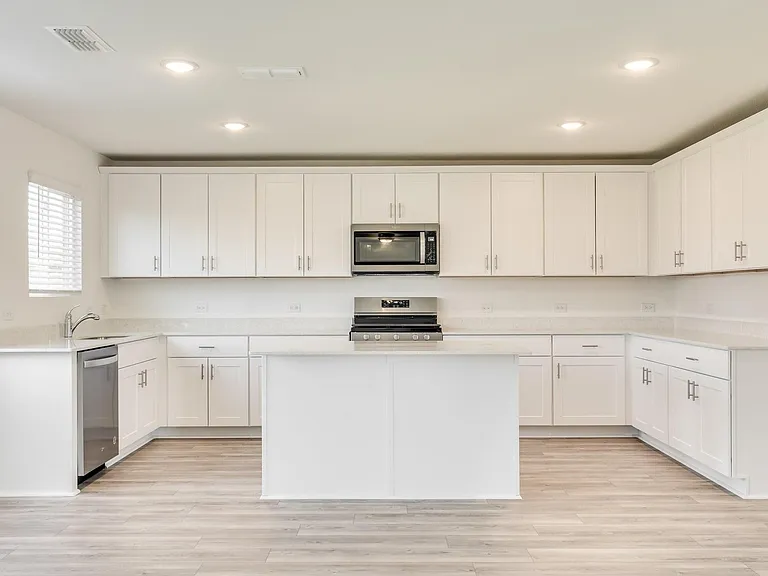 16025 Malaya St — Photo 11