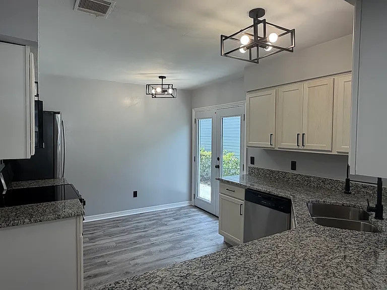 540 Harvard Pl — Photo 7