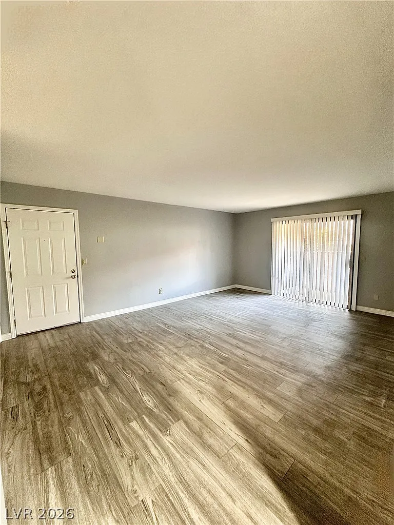 2 bed, 2.0 bath, 1128 sqft, $1,295 — Photo 2