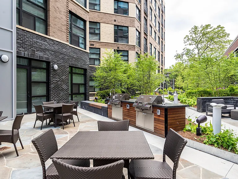 Outdoor Eating Area and Grills