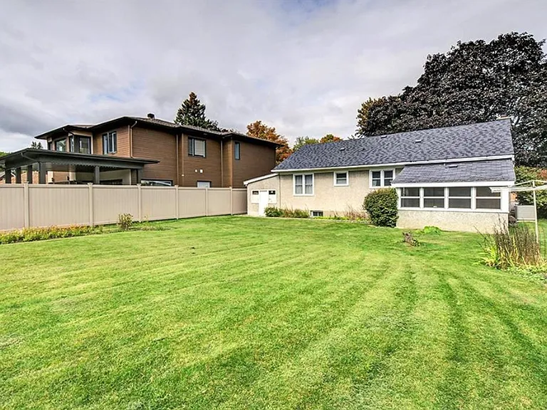 160 Mountbatten Ave — Photo 3