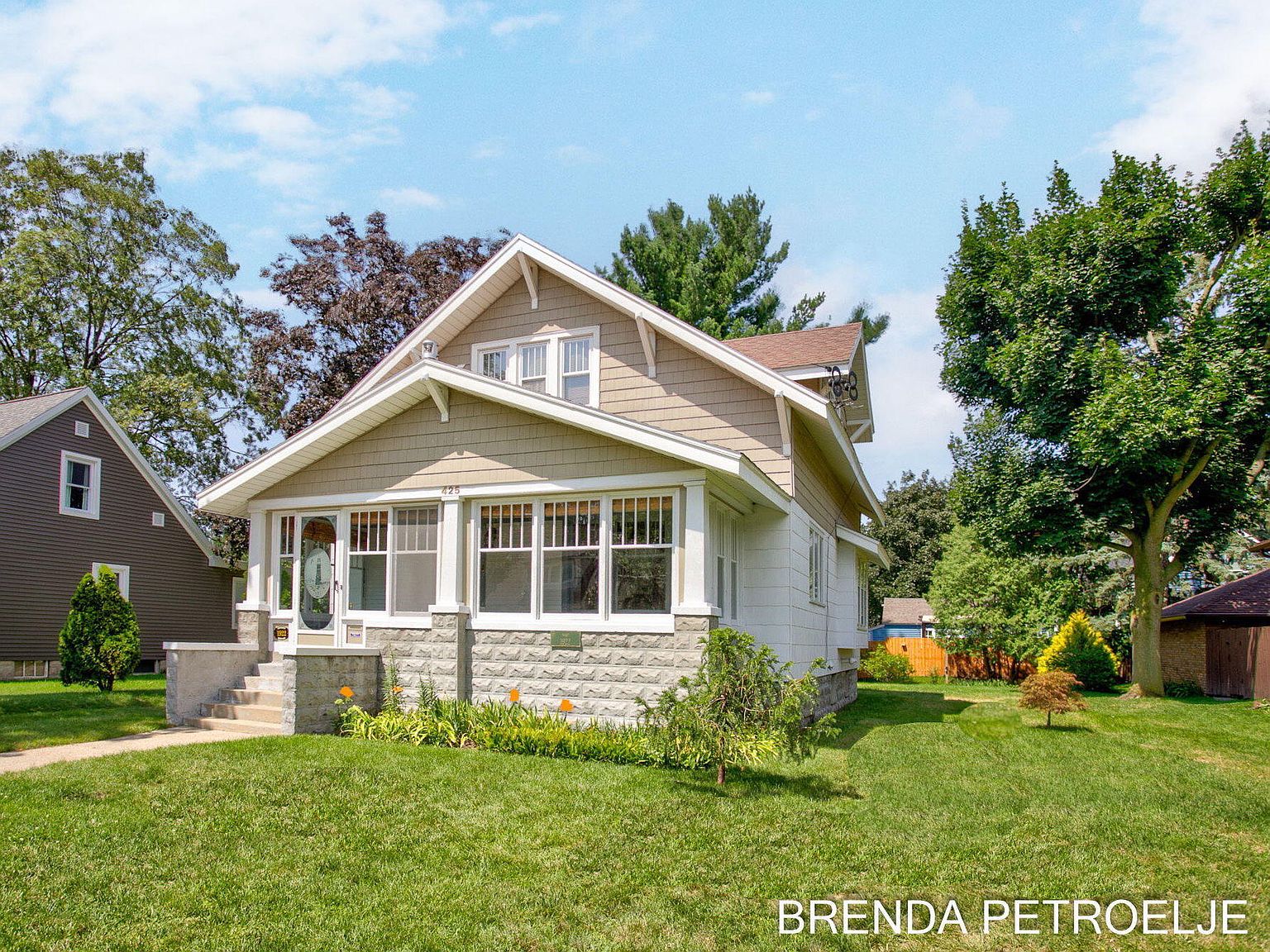 425 E Central Ave, Zeeland, MI 49464 Zillow