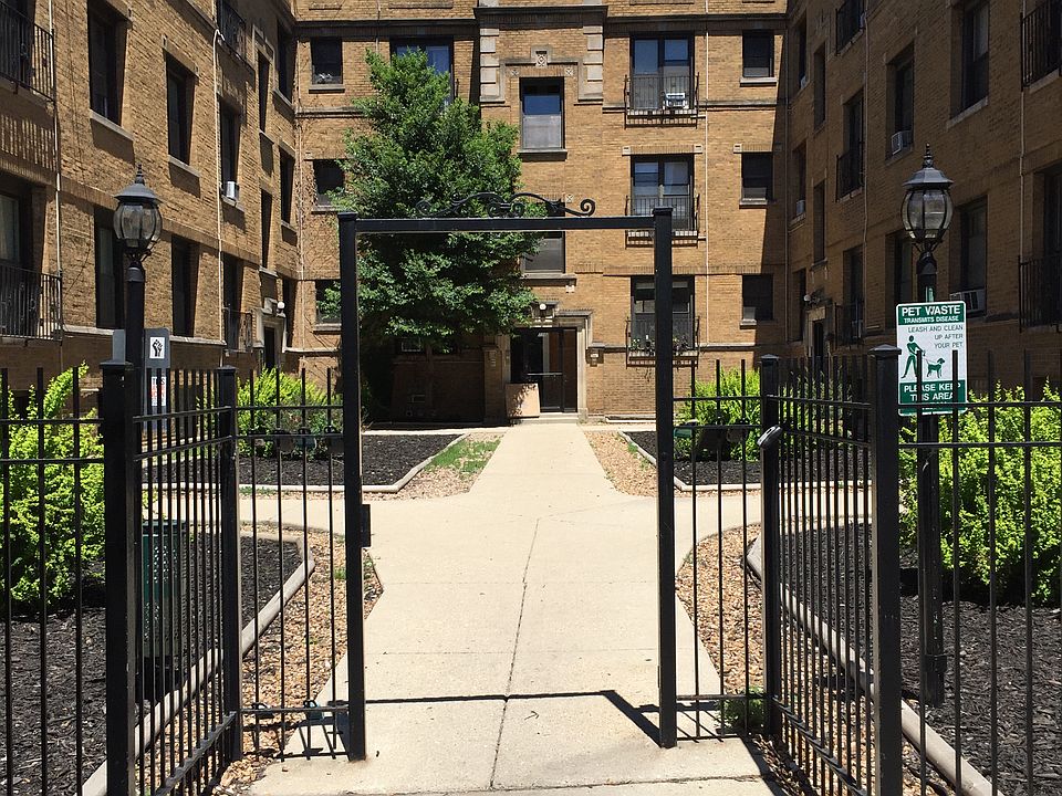 1st image of 728-728 W Roscoe St #11