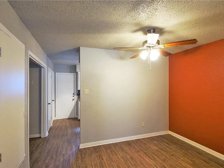 1320 Southport Dr #B — Photo 5