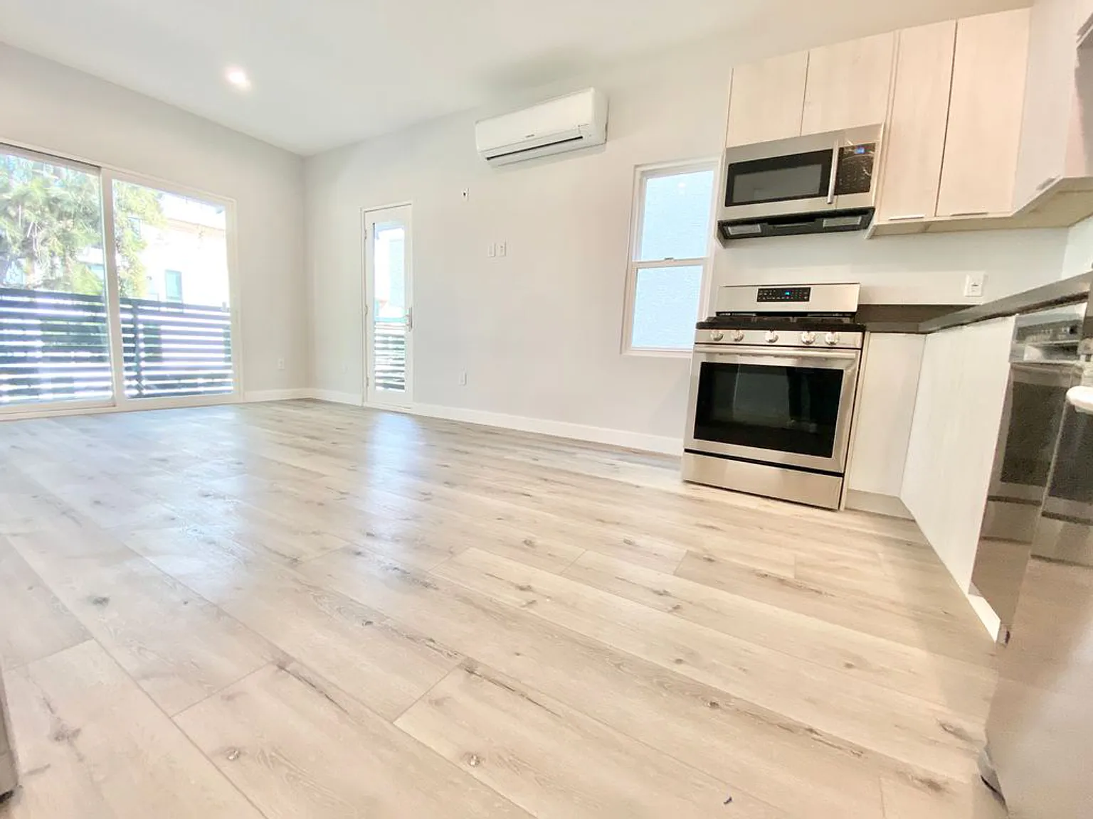 141 Swall Residences — Photo 4