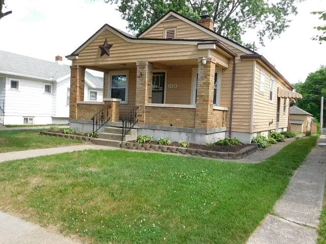 1033 Weng Ave photo 1