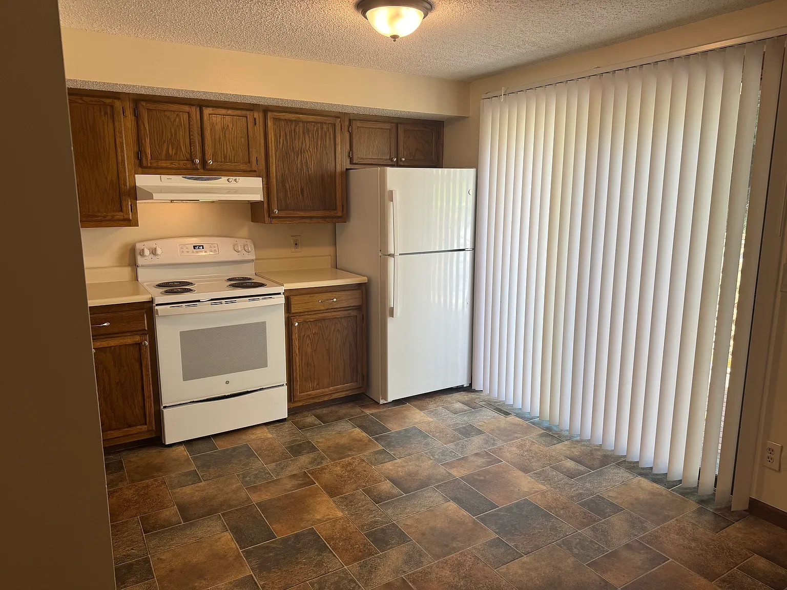 2 bed, 1.5 bath, 1088 sqft, $1,225 — Photo 3