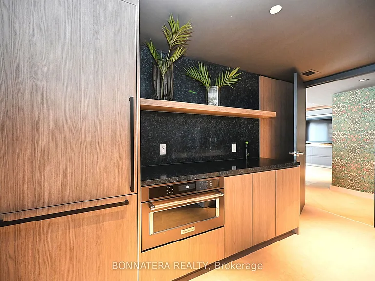 405 Dundas St W #319 — Photo 46