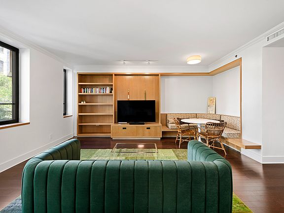 3rd image of 238 W 108th St #4