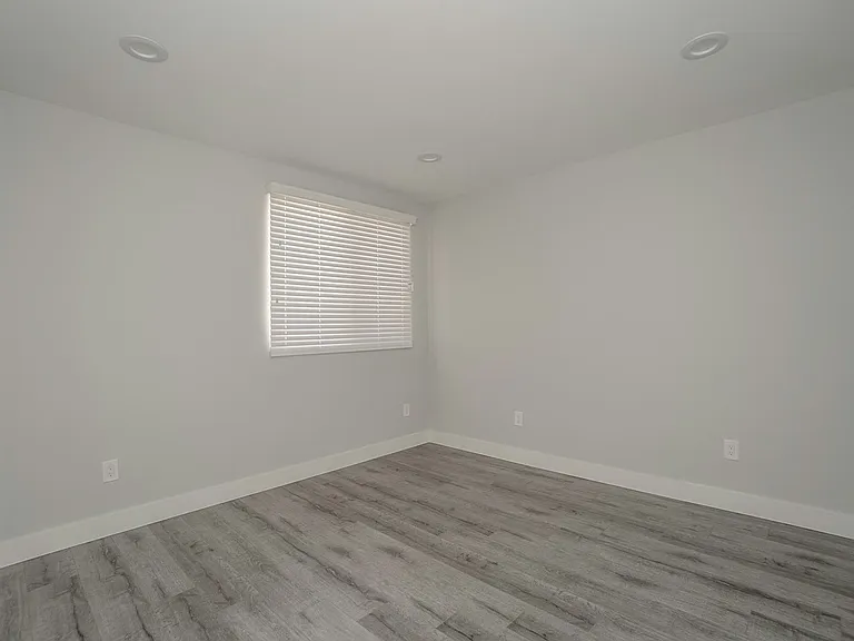3915 Brighton Ave #1/2 — Photo 24