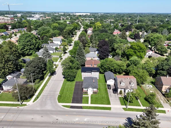 578 1st St #2, London, ON N5V 1Z8