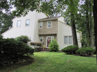 18 Bonnell Ln, Randolph, NJ 07869