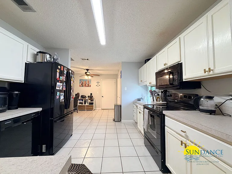 225 Lakeside Ln — Photo 7