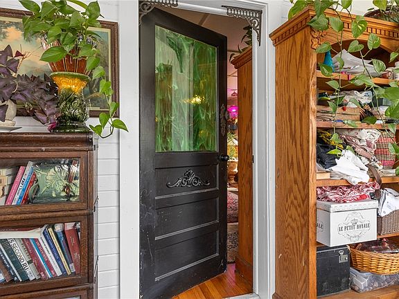 3rd image of 607 N Robinson St